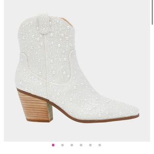 Pearl Boots size 10